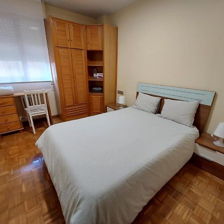 Piso Sencillo Y Acogedor Con Parking Gratuito Apartman Baranain Kültér fotó