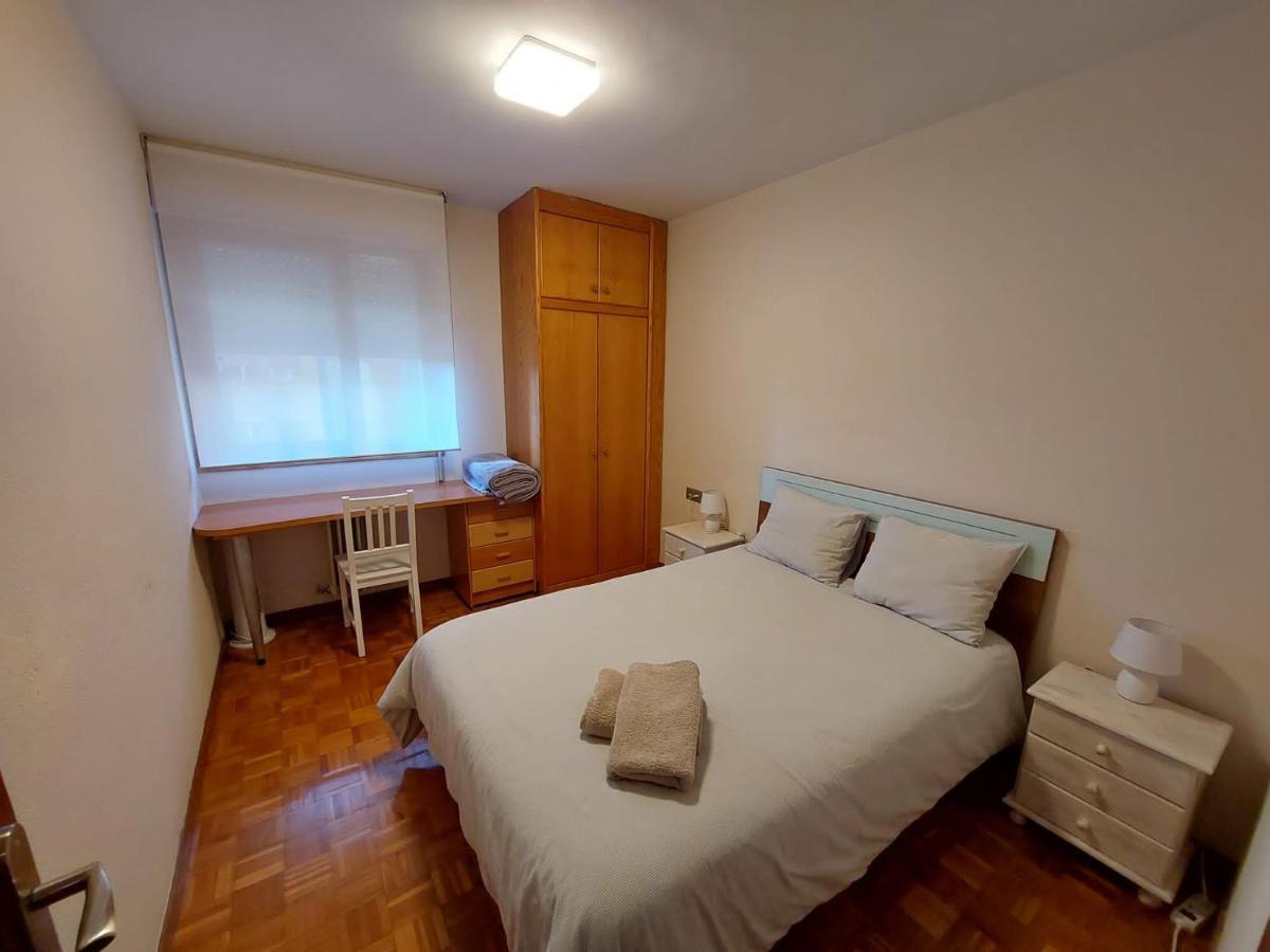 Piso Sencillo Y Acogedor Con Parking Gratuito Apartman Baranain Kültér fotó