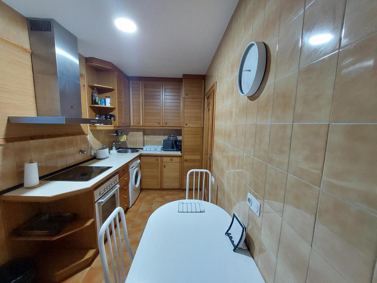 Piso Sencillo Y Acogedor Con Parking Gratuito Apartman Baranain Kültér fotó